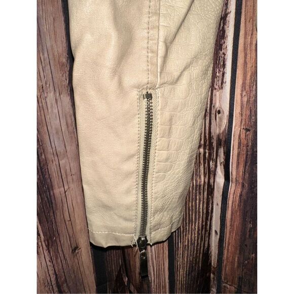 The Fillmore Vegan Leather Biker Motorcycle Jacket Size XS NWT Stunning - Picture 8 of 8